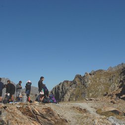 Escursionisti sul Colle di Ciriegia (L. Martinelli/PNAM)