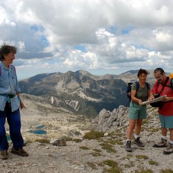 Escursionisti sul valico transfrontaliero di Fremamorta (L. Martinelli/PNAM)